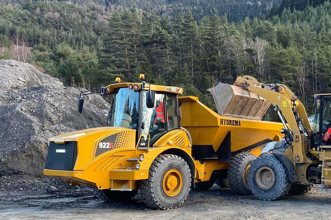 922G255 front side view getting loaded french alpes 1